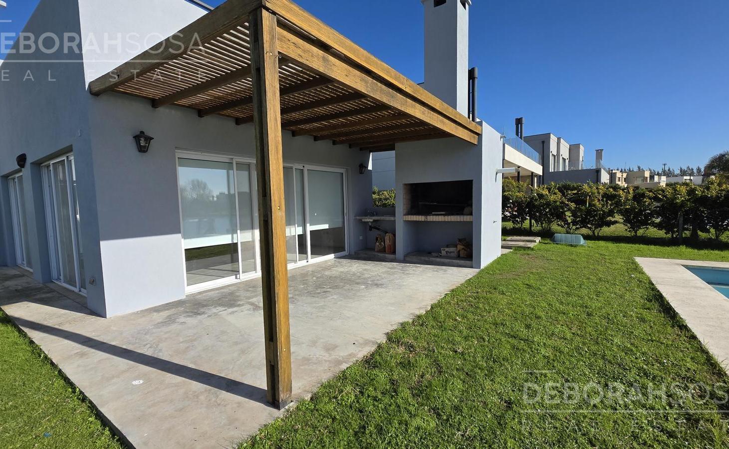 Foto de Casa en Venta en El Canton Norte a la Laguna con Piscina, imagen 3