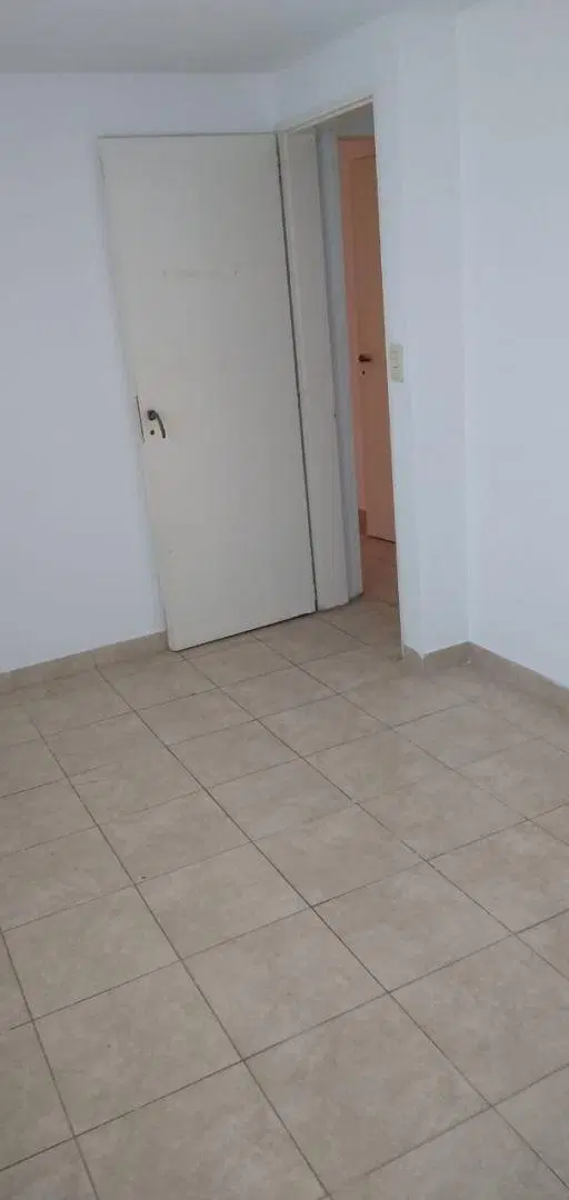 Departamento tipo duplex con 2 dormitorios en alquiler en Ituzaingó 5