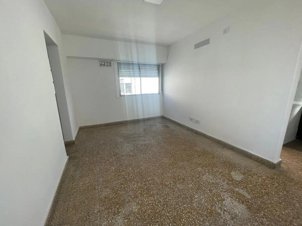 DEPARTAMENTO EN ALQUILER DE 3 AMBIENTES EN ITUZAINGO. 1
