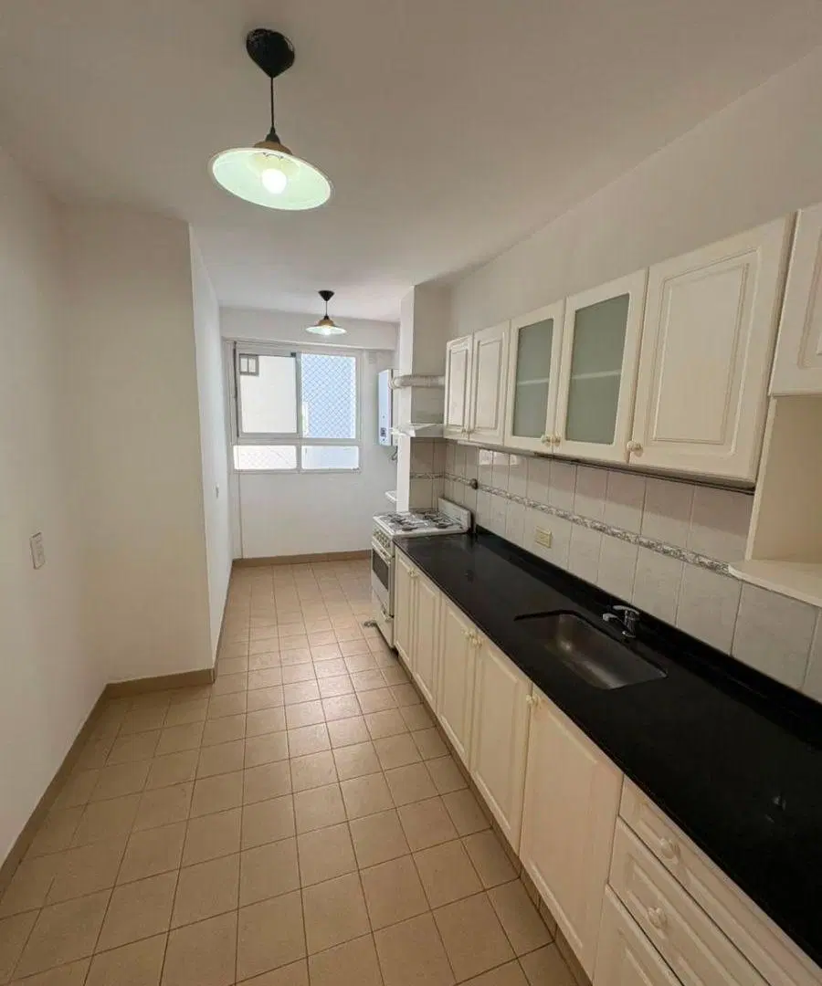 DEPARTAMENTO 4 AMBIENTES AL FRENTE C/COCHERA Y BAULERA 4