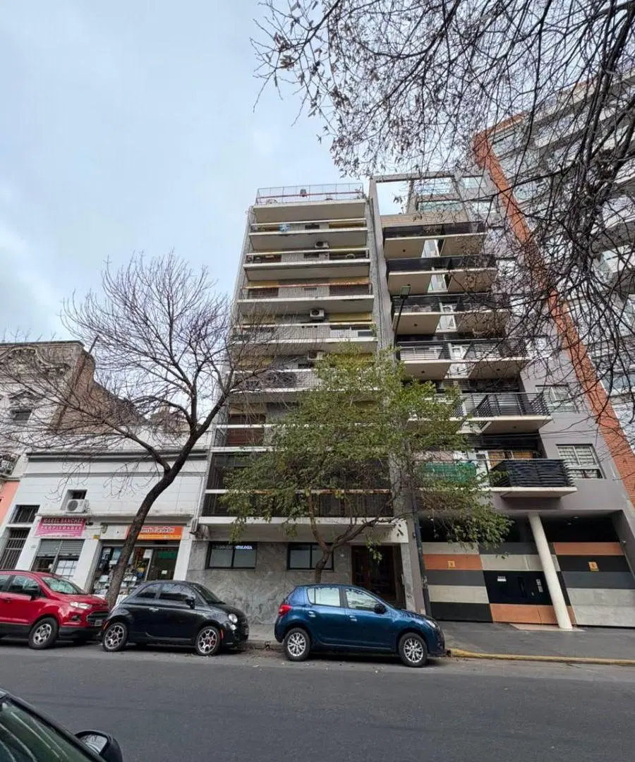 DEPARTAMENTO 2 AMBIENTES CON BALCON CORRIDO AL FRENTE 2