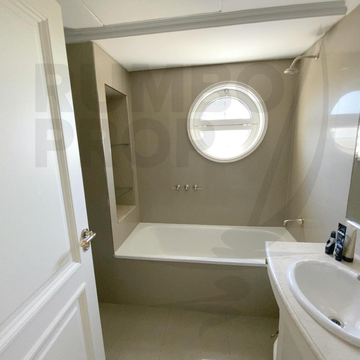 Departamento con 4 Dorm. Dependencia y 2 Cocheras a La Venta en Chateau Puerto Madero 5