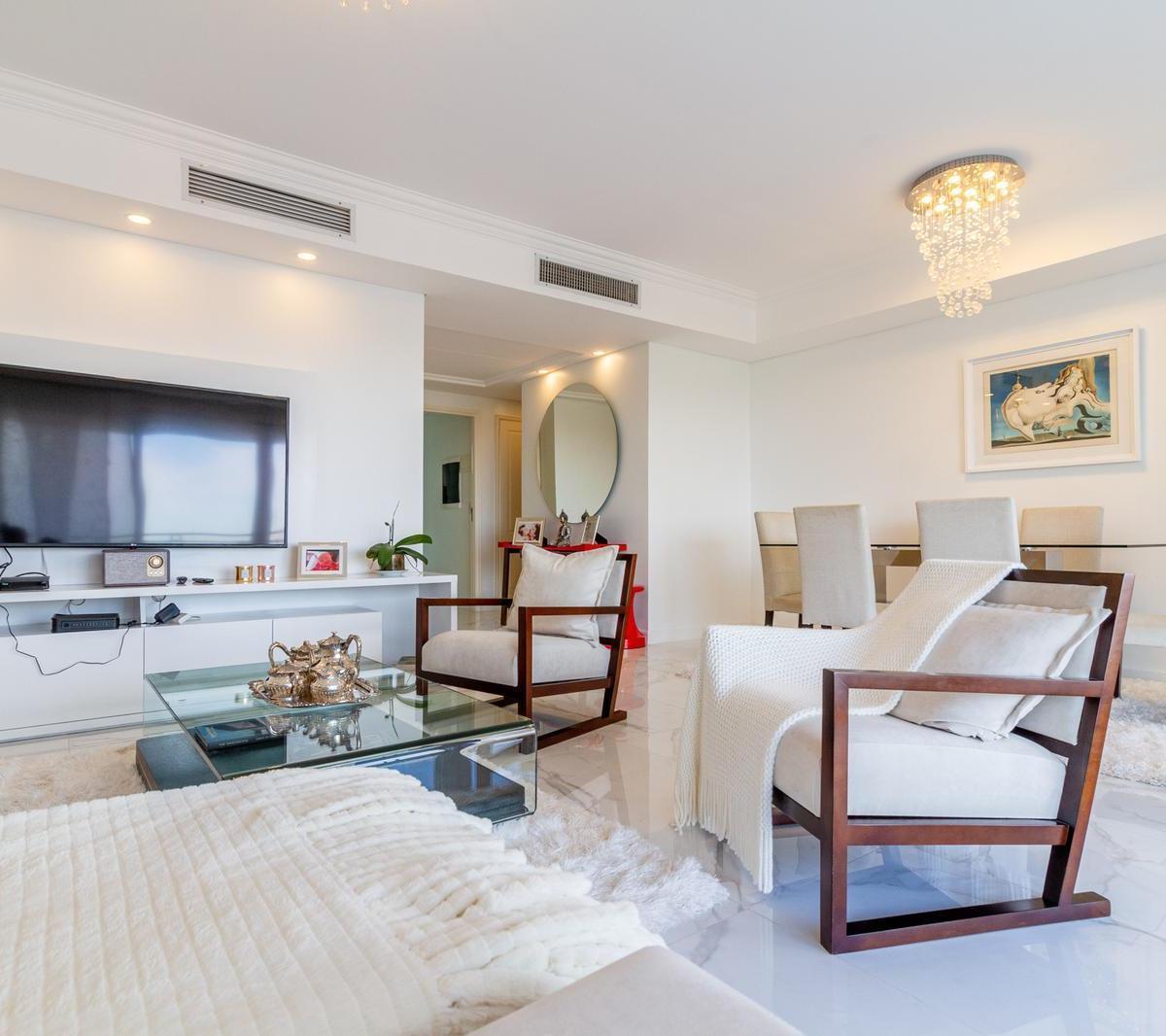 Venta de Departamento 3 Ambientes C/cochera en Chateau, Puerto Madero 3