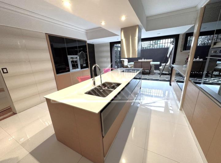 Casa 8 Ambientes con jardin, terraza, 4 cocheras Barrio Parque Palermo Chico APTO CREDITO 5