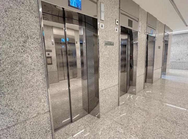 Foto de Alquiler Oficina a estrenar en Microcentro lex tower - valor por m2 USD15, imagen 2