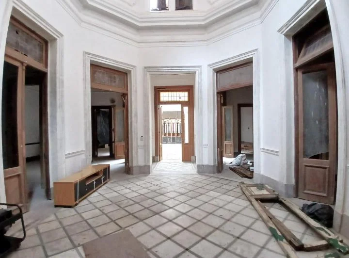 EXCLUSIVA Casa de 20 Ambientes en Monserrat con terraza, patio, parilla. Ideal usos múltiples 5