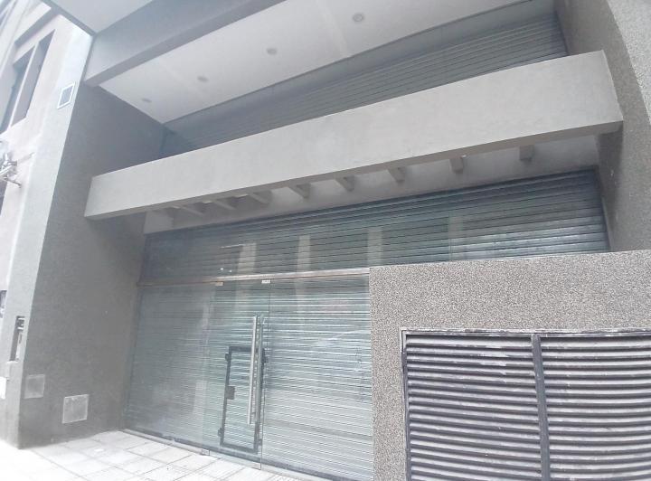 Amplio LOCAL a ESTRENAR en Monserrat con doble altura, toilette, cocheras APTO profesional comercial 3