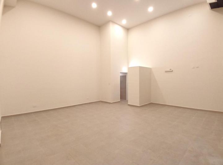 Amplio LOCAL a ESTRENAR en Monserrat con doble altura, toilette, cocheras APTO profesional comercial 5