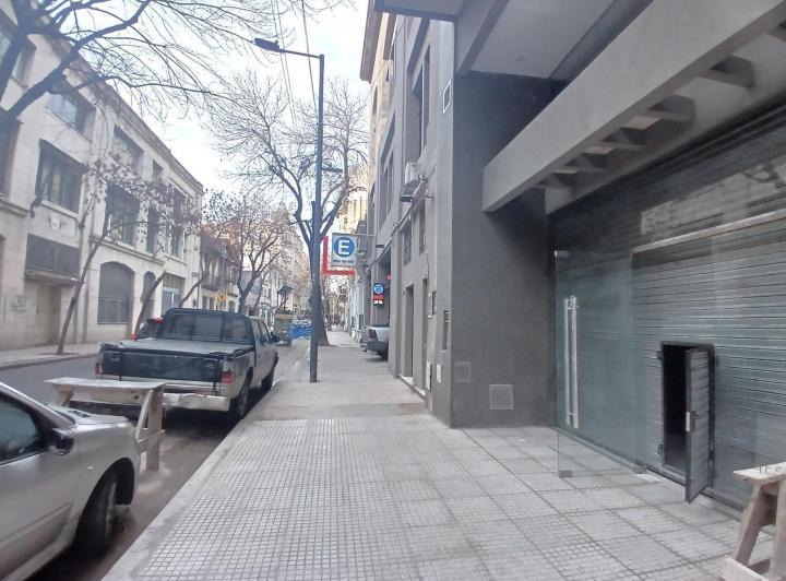 Amplio LOCAL a ESTRENAR en Monserrat con doble altura, toilette, cocheras APTO profesional comercial 4