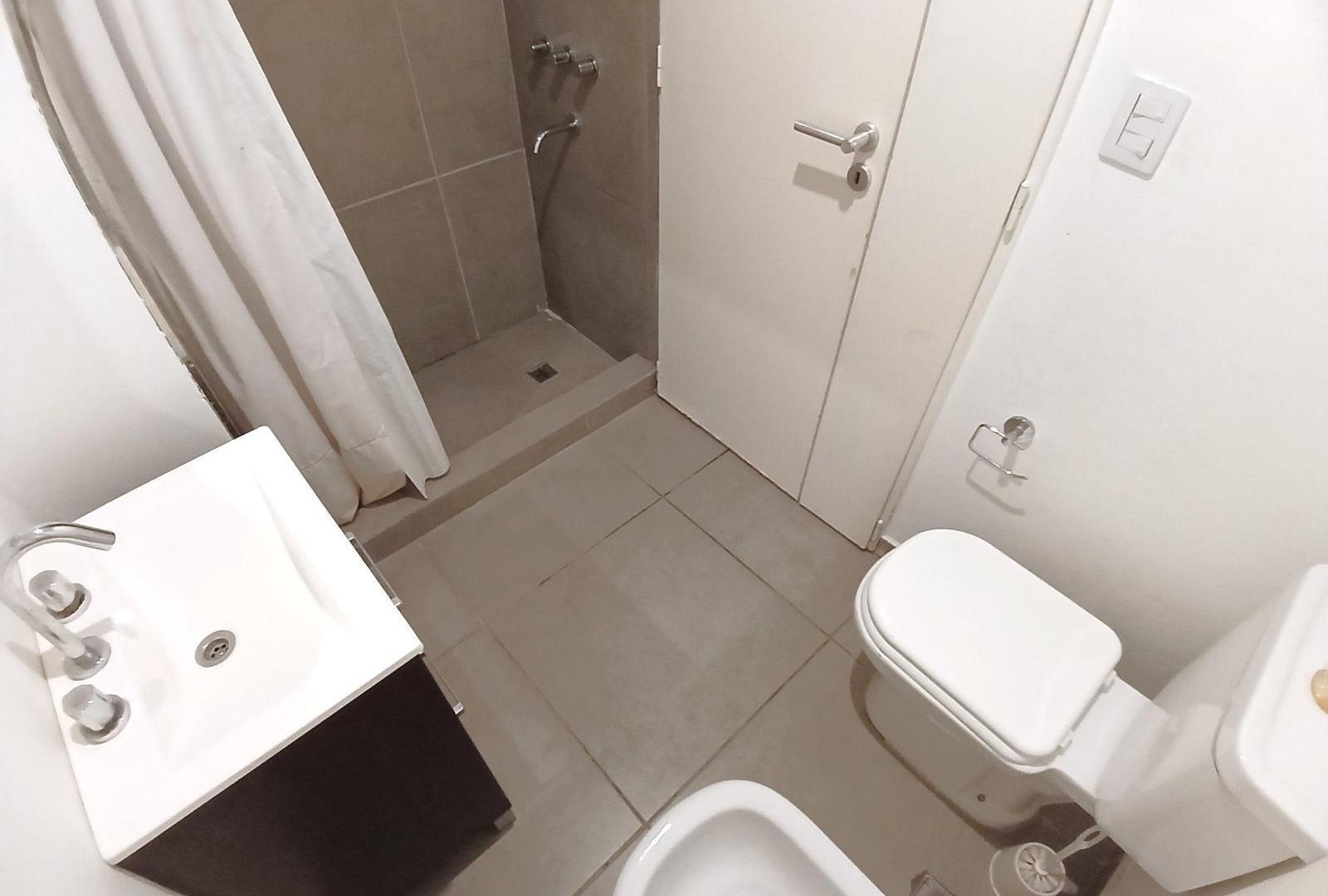 Foto de VENTA Departamento 3 Ambientes con 2 patios, parilla, cochera en, imagen 5