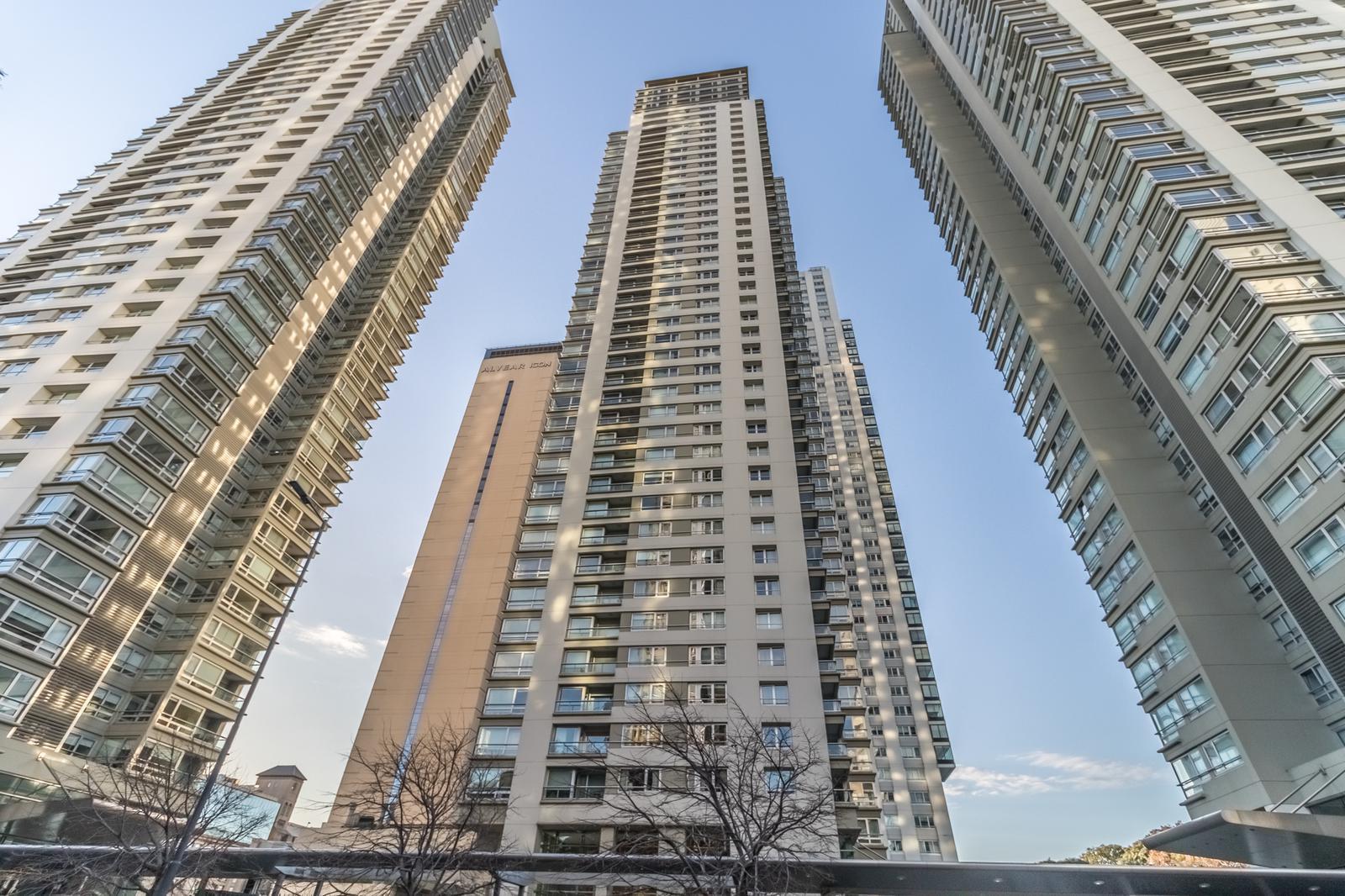 Foto de 3 Ambientes cochera y baulera Torre le Parc Puerto Madero, imagen 2