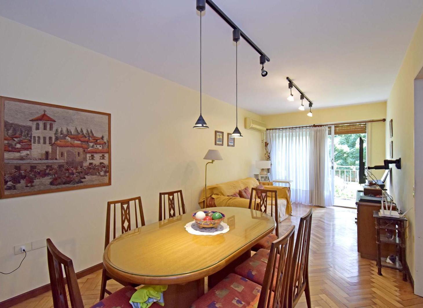 Departamo en Venta en Palermo, semipiso de 4 ambientes con balcón y dependencias.