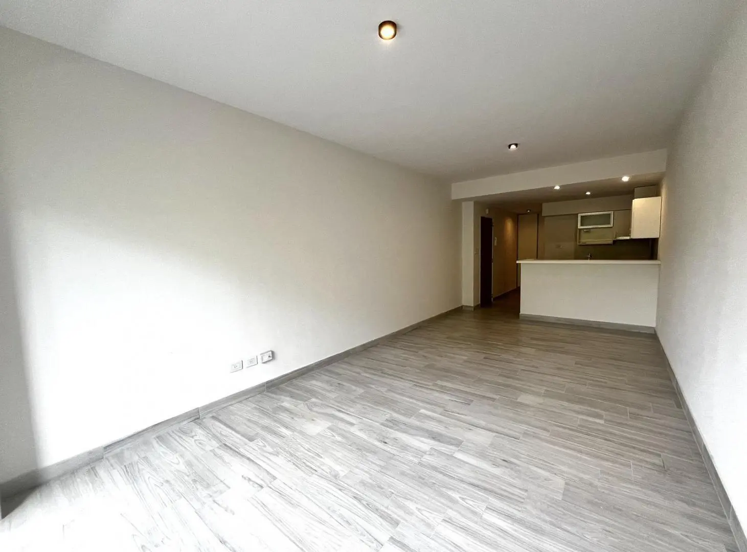Venta monoambiente en Monserrat con balcón y parrilla 3