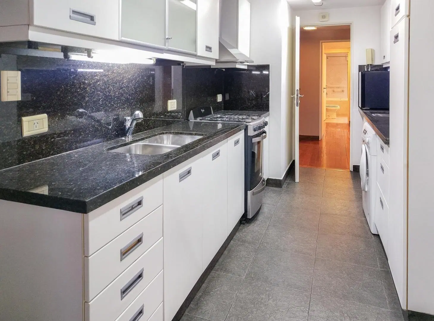 VENTA Departamento 3 Ambientes en Rio Plaza con Cochera en Puerto Madero 3