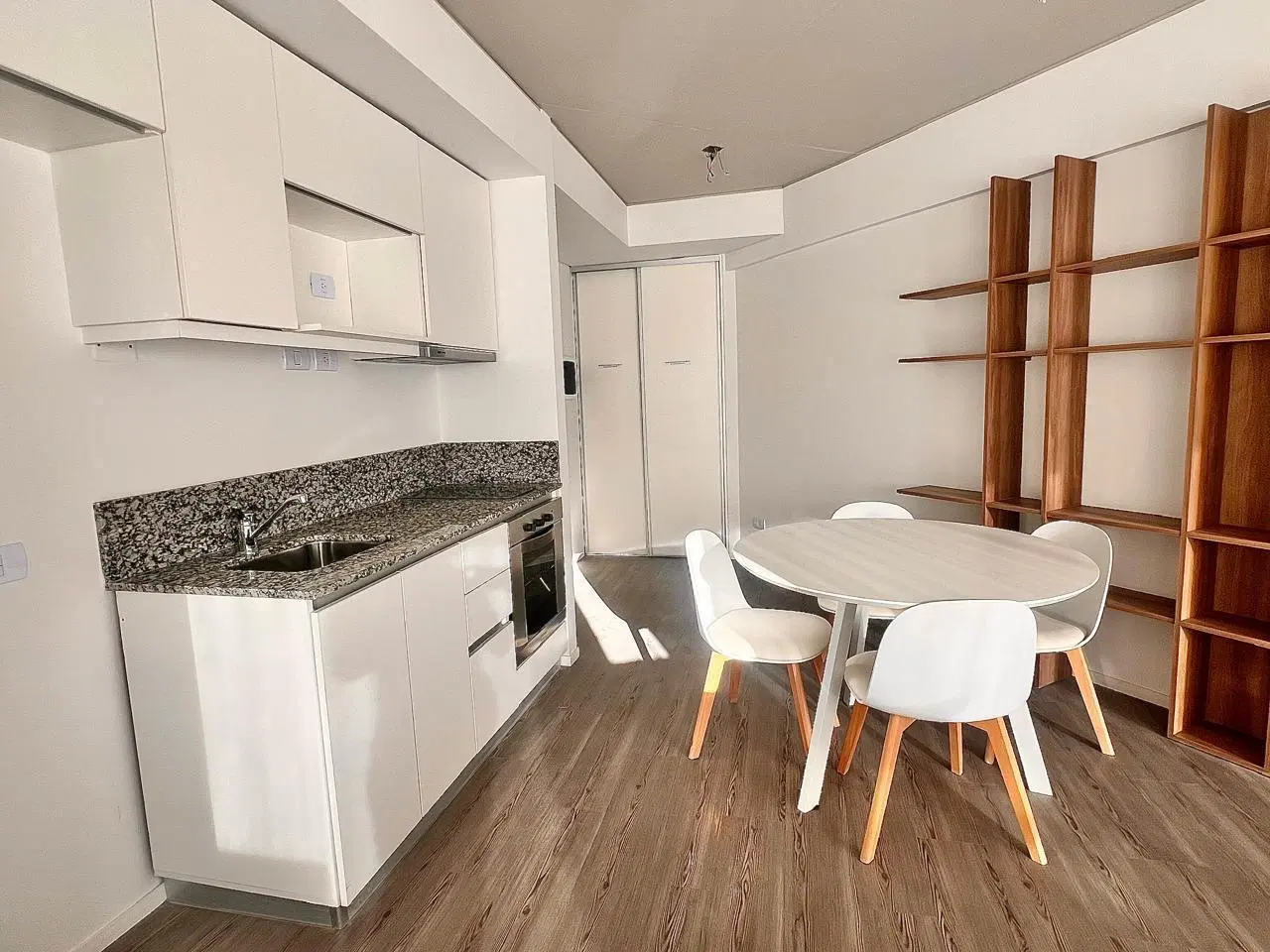 Venta de monoambiente amoblado a estrenar en Barracas, Moca2 3