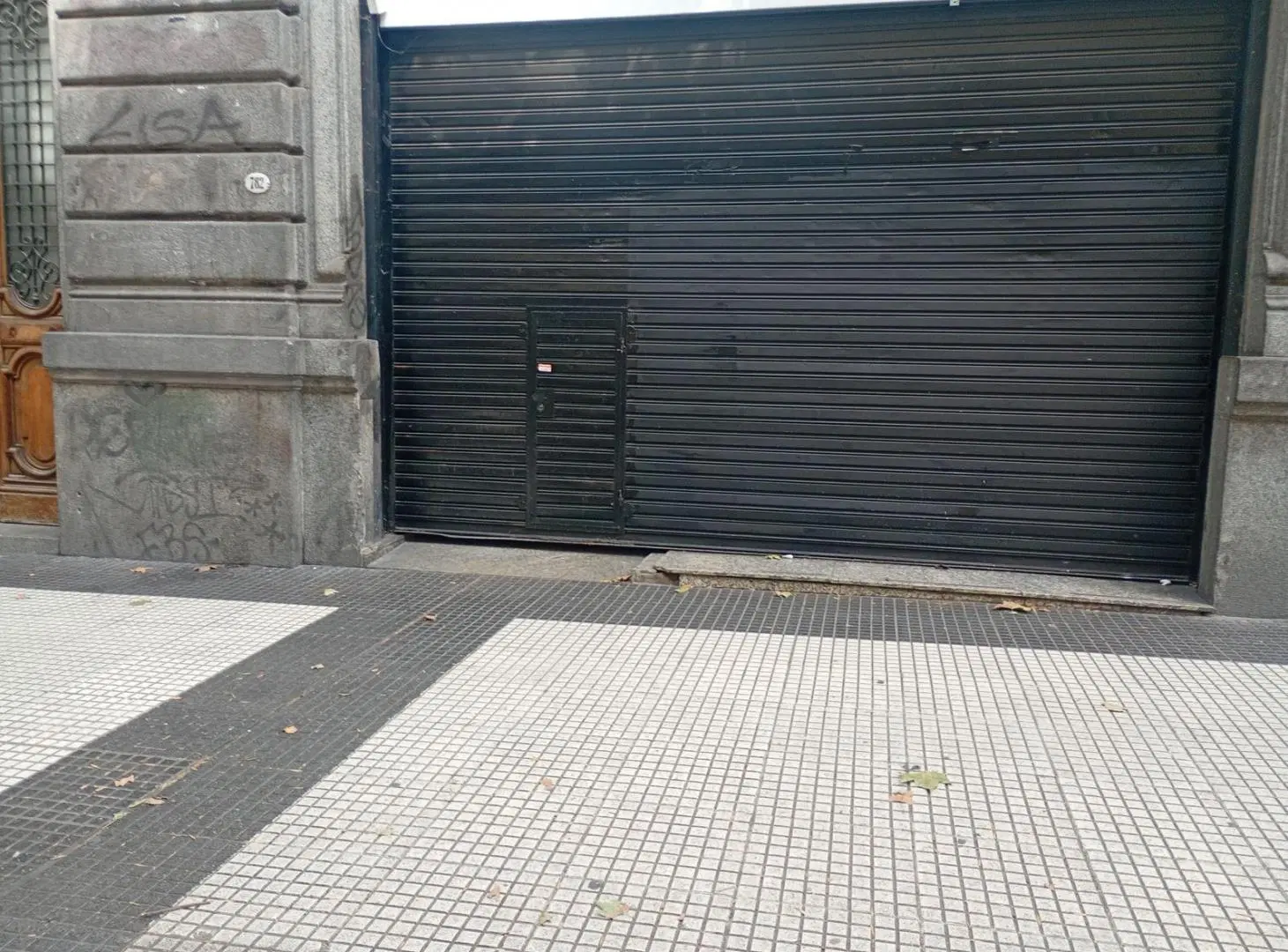 Alquiler local en San Nicolas 4
