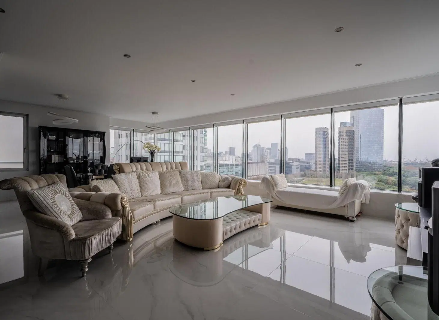 VENTA DEPARTAMENTO 4 AMBIENTES EN TORRE RENOIR II  PUERTO MADERO REFACCIONADO 2 COCHERAS 8