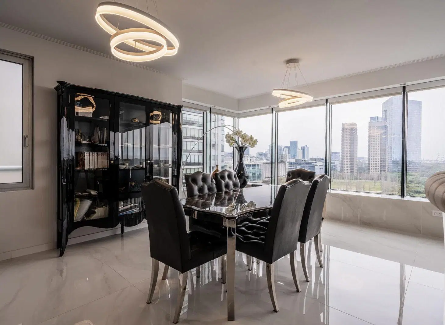 VENTA DEPARTAMENTO 4 AMBIENTES EN TORRE RENOIR II  PUERTO MADERO REFACCIONADO 2 COCHERAS 2