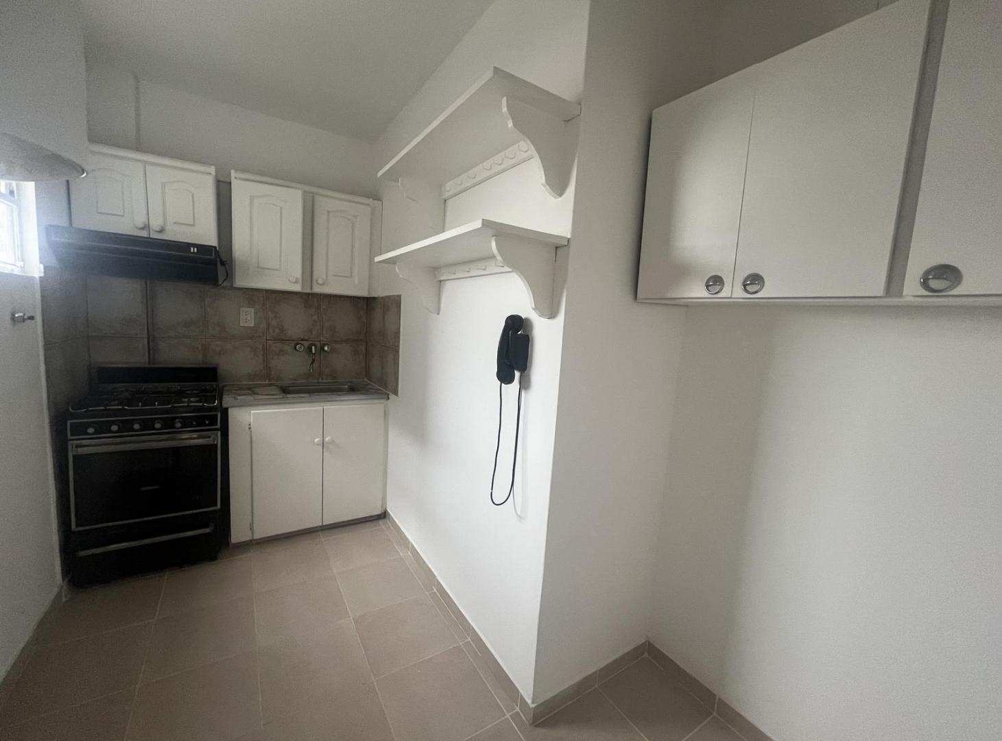 Foto de Venta departamento 2 ambientes con balcón y vista abierta en – La Boca, imagen 2