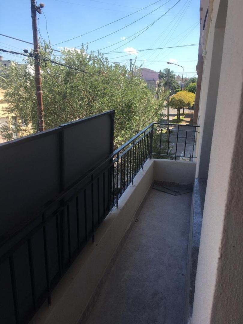 PISO UNICO 3 AMB AMPLIO 1° PISO CON TERRAZA PROPIA