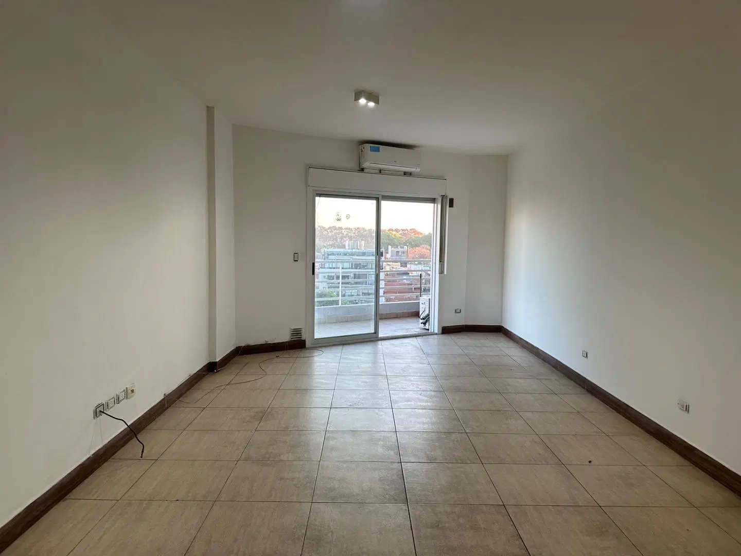 Monoambiente al frente con balcon 2