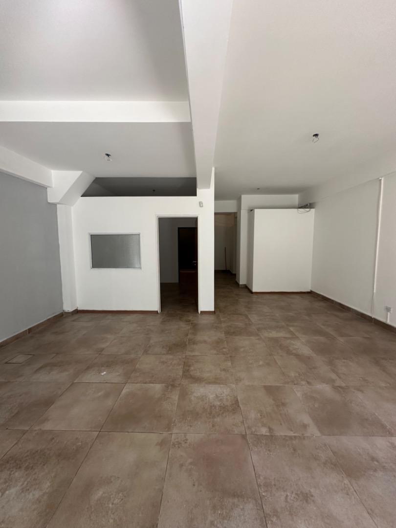 Foto de LOCAL COMERCIAL 72 M² SOBRE AV. BALBÍN – EXCELENTE UBICACIÓN, imagen 3