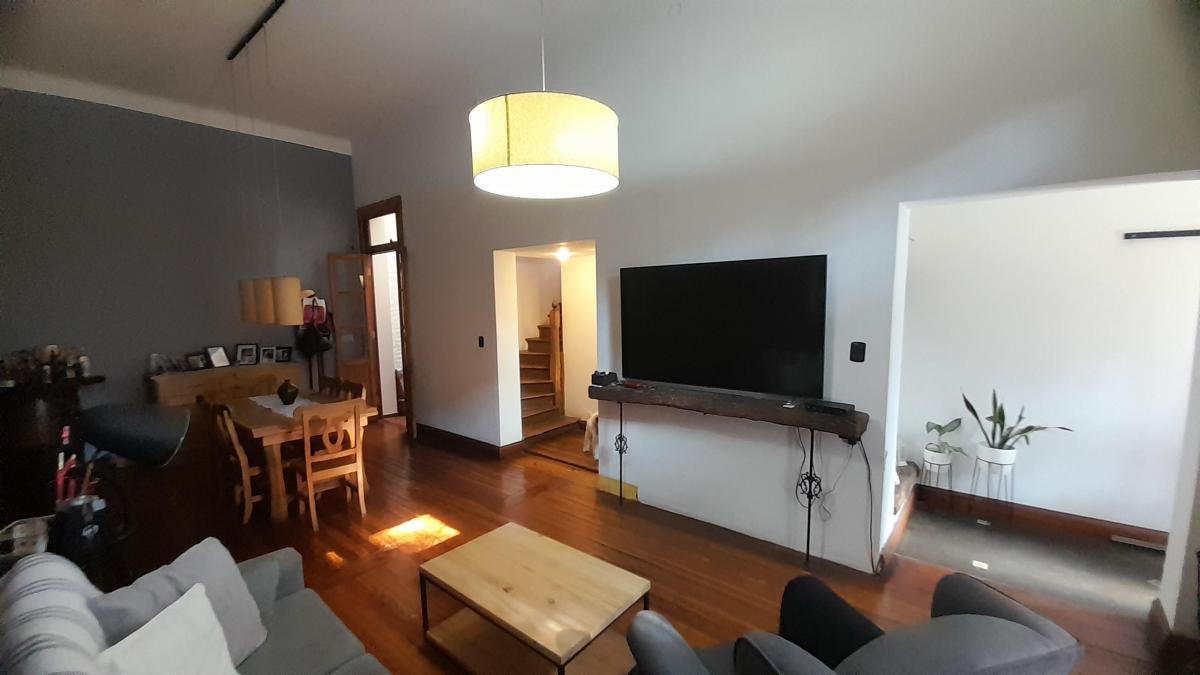 Hermosa Casa de 6 Ambientes con Balcón Aterrazado! 1