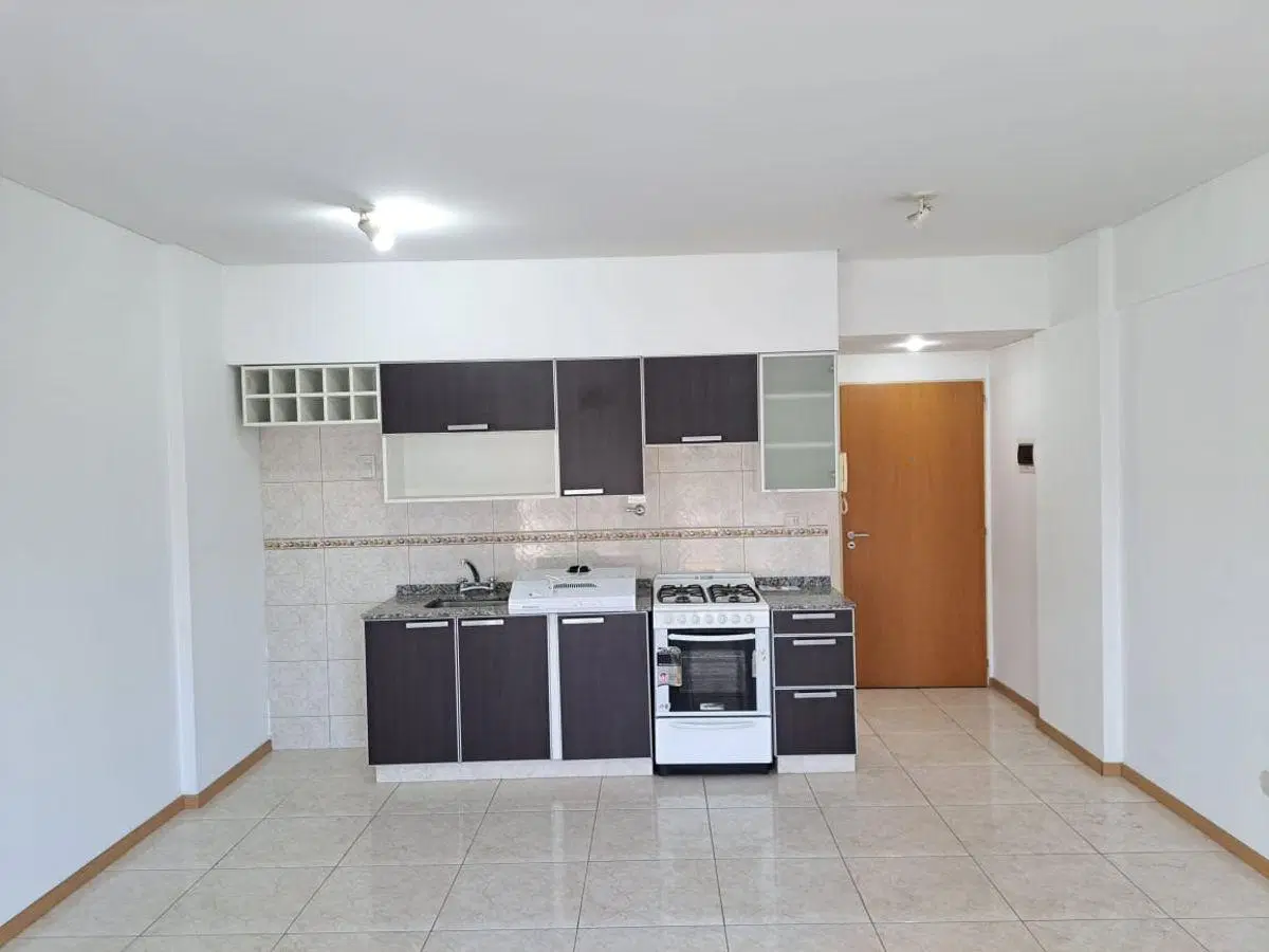 RETASADO! Monoambiente con Cochera - Edificio de Categoría. 3