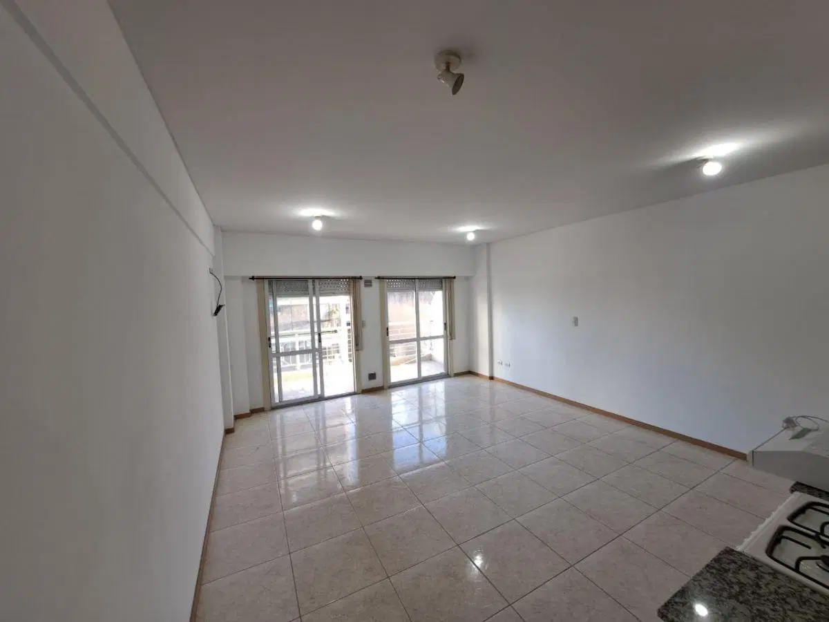 RETASADO! Monoambiente con Cochera - Edificio de Categoría. 4