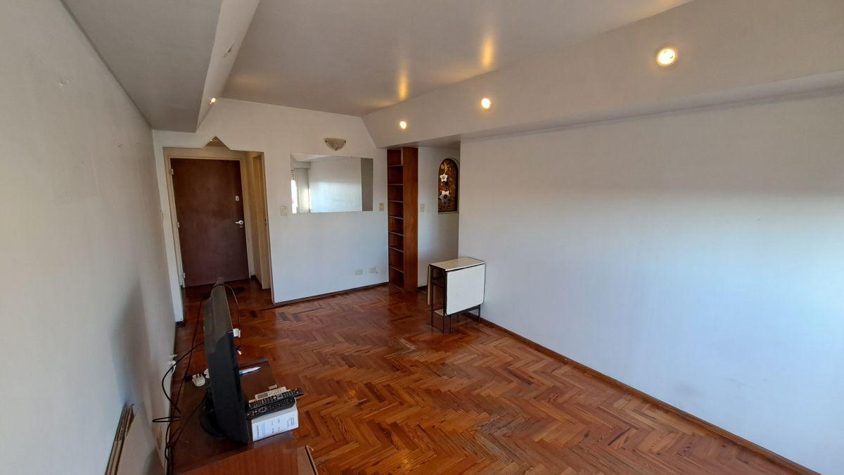 Foto de Amplio tres ambientes con vista abierta - Excelente ubicación., imagen 1