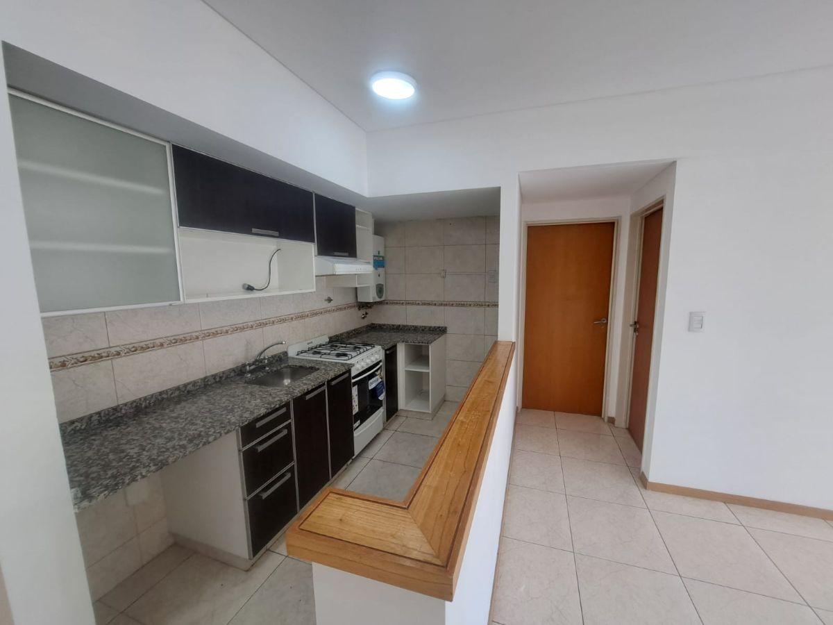 Foto de Dos ambientes con cochera incluida - Excelente ubicacion., imagen 4