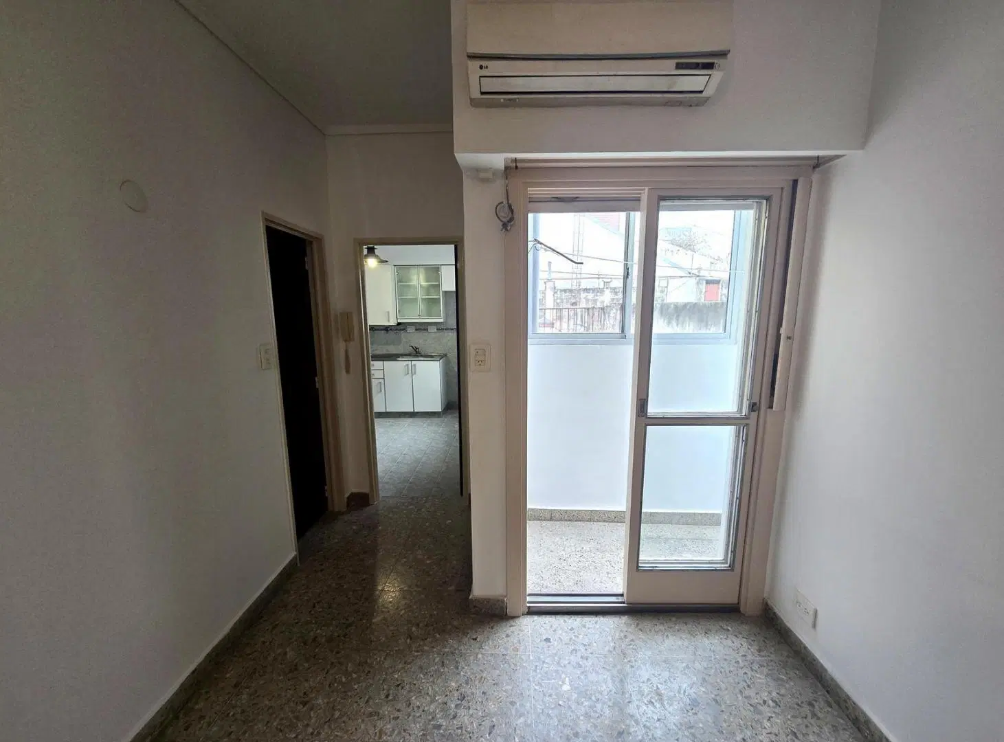 PH 2 ambientes con balcón, patio y terraza privada, primer piso, Saavedra. E-FURIO. 2