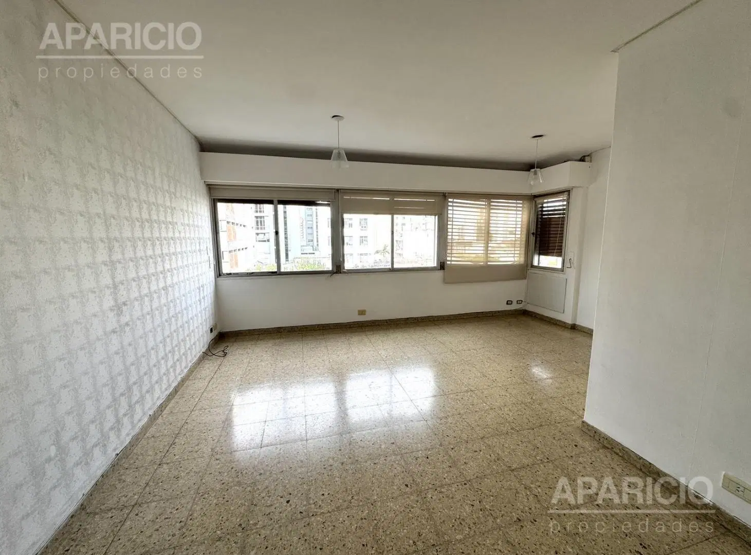 Departamento de 2 dormitorios + escritorio en venta 2