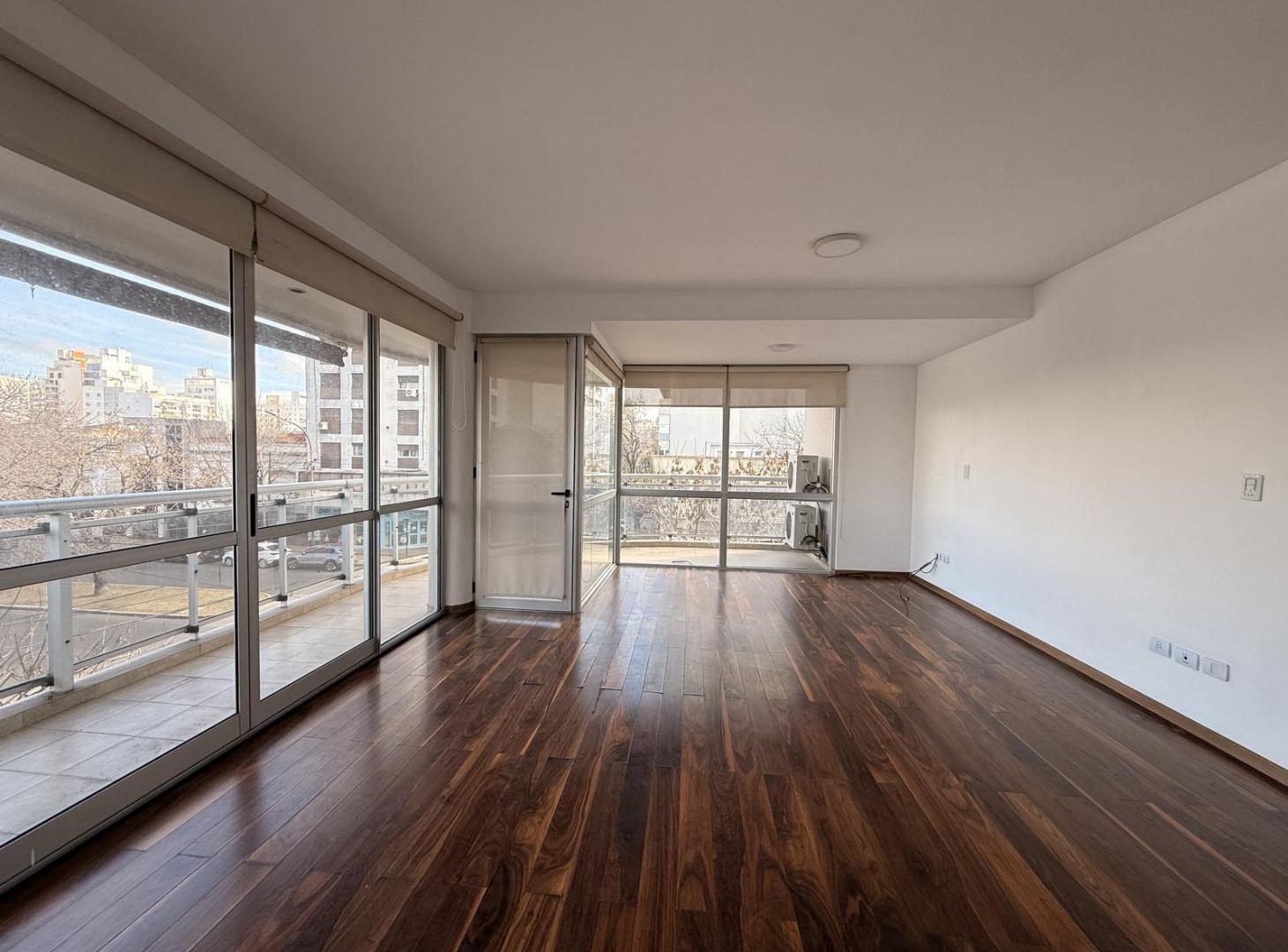 Foto de Departamento de dos dormitorios con cochera en venta, imagen 3