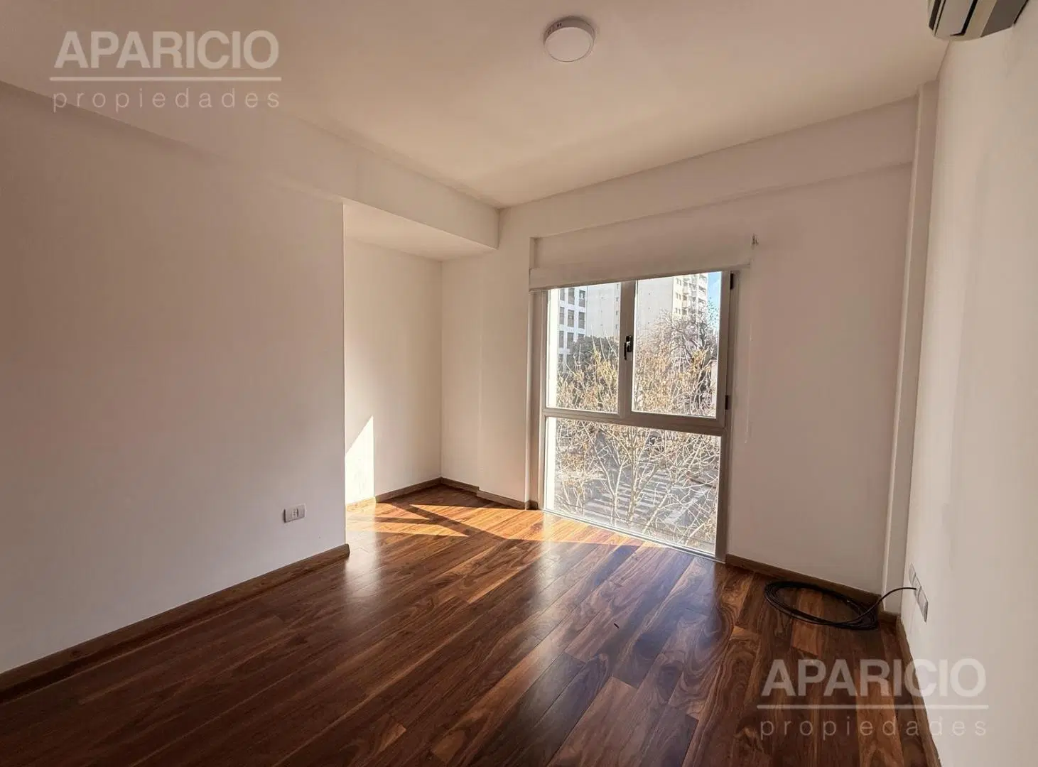 Departamento de dos dormitorios con cochera en venta 8