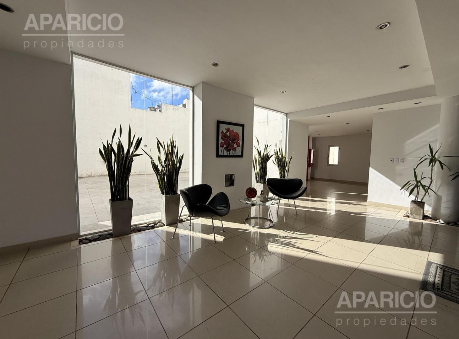 Foto de Departamento de dos dormitorios con cochera en venta, imagen 1
