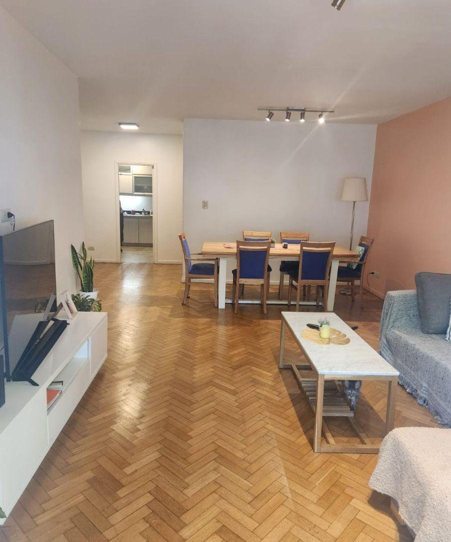 VENTA Departamento semipiso frente 4 amb, c/dependencias, balcon,cochera cubierta, baño y toilete