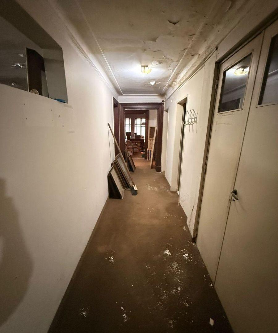 Foto de OPORTUNIDAD A RECICLAR 6 AMB. DE 140 MTS2 A PASOS DE AV. 9 DE JULIO, imagen 3