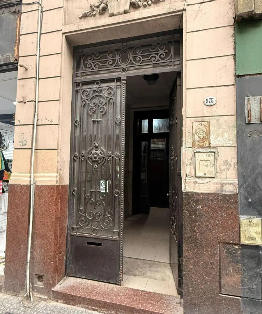 OPORTUNIDAD A RECICLAR 6 AMB. DE 140 MTS2 A PASOS DE AV. 9 DE JULIO 4