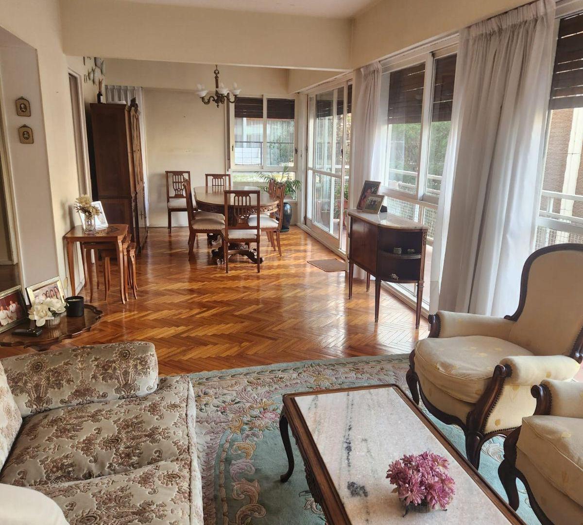 SEMIPISO DE CATEGORIA, 3Ambientes ,suite, 2 baños , lavadero, comedor diario, cochera y baulera