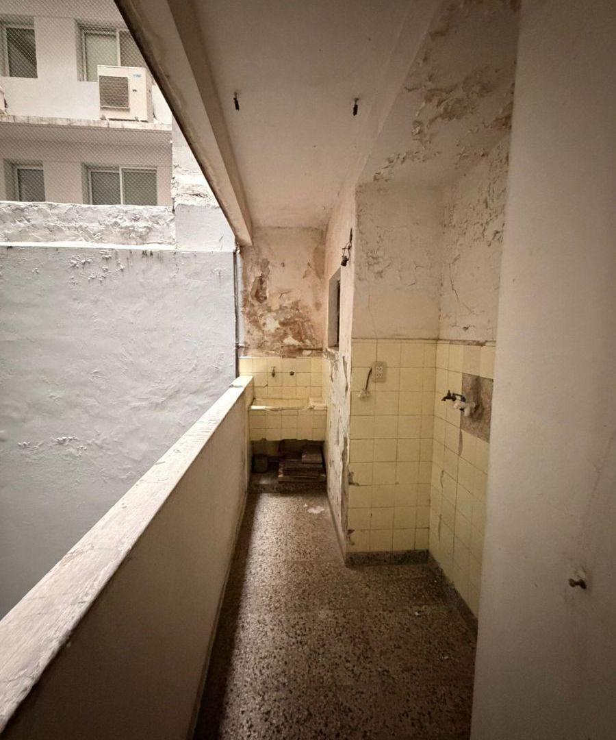 Foto de OPORTUNIDAD INVERSOR A REFACCIONAR 3 AMB CON BALCON AL FRENTE 76 MTS2, imagen 4