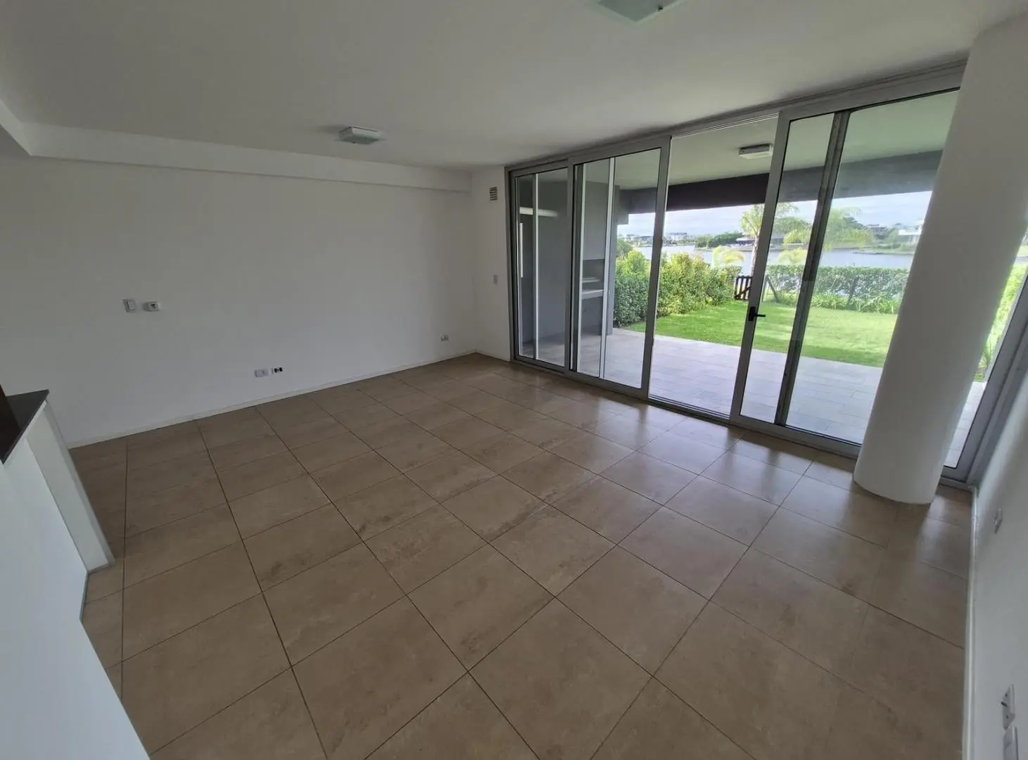 Lindísimo departamento de 3 amb. en PB con galería y jardín propios 3