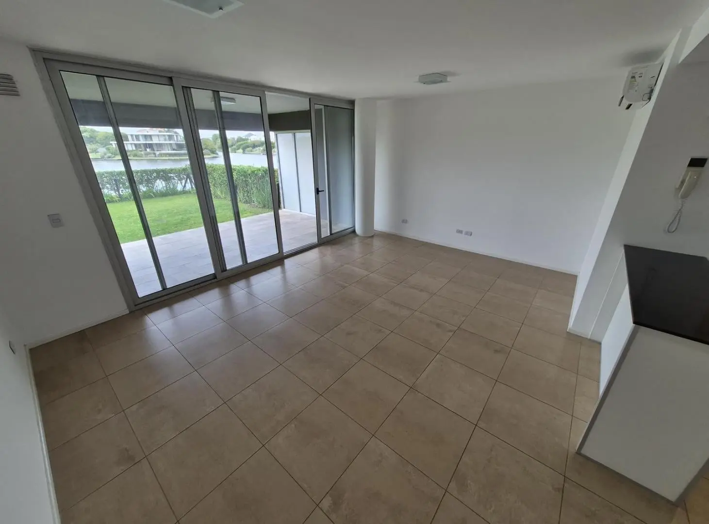 Lindísimo departamento de 3 amb. en PB con galería y jardín propios 5