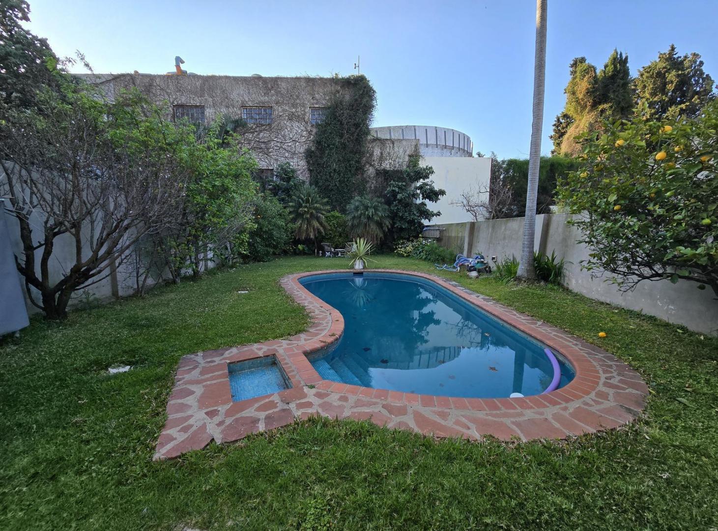 Casa actualizada a nuevo en alquiler cerca de todo!!