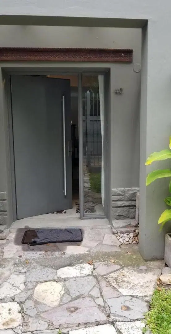 Casa actualizada a nuevo en alquiler cerca de todo!! 4
