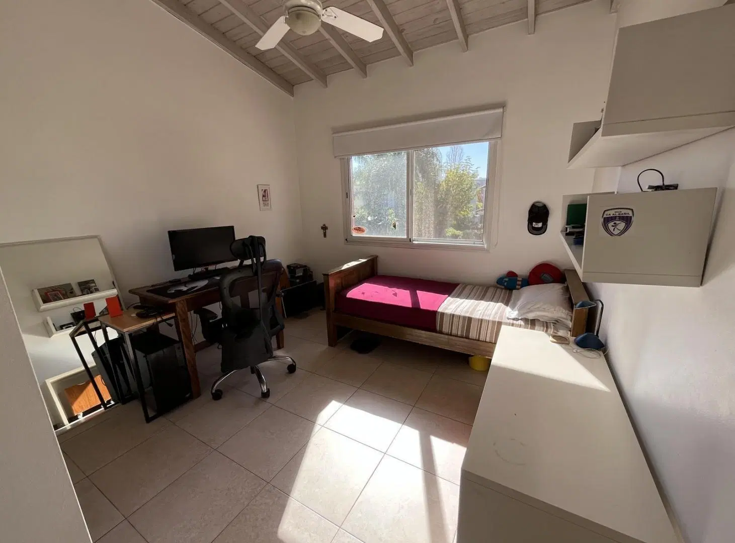 En Barrio Privado con excelente acceso!! Muy linda casa en venta!! 3