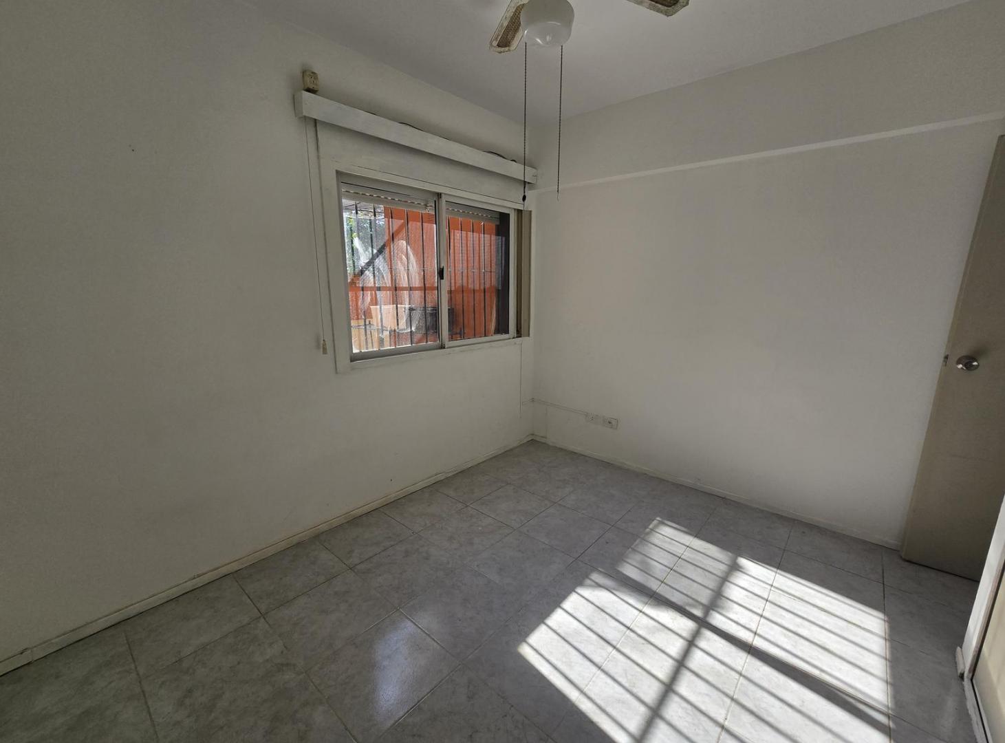 Foto de Departamento Alquiler en Chile y Centenario, San Isidro con patio y, imagen 2