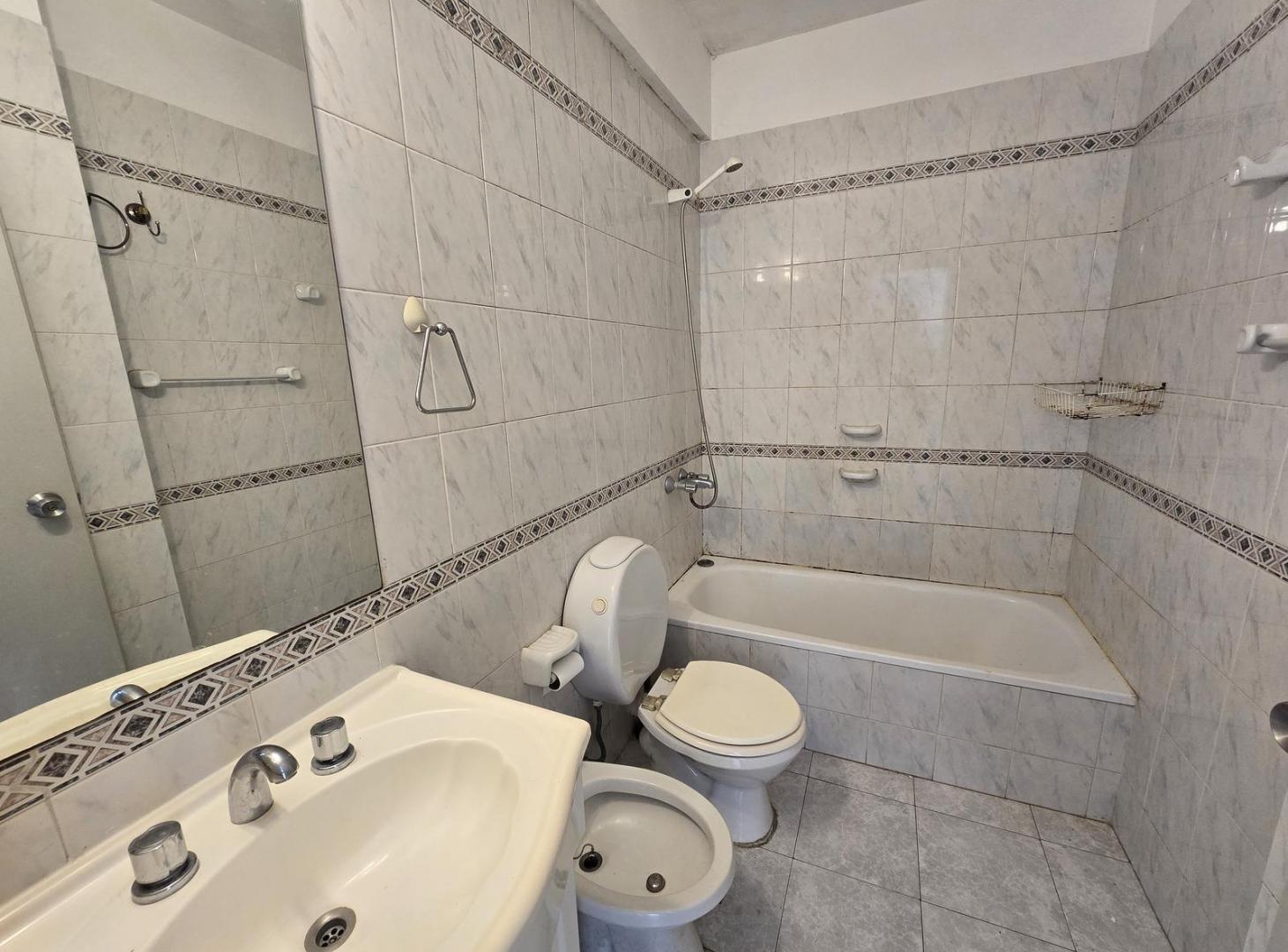 Foto de Departamento Alquiler en Chile y Centenario, San Isidro con patio y, imagen 5