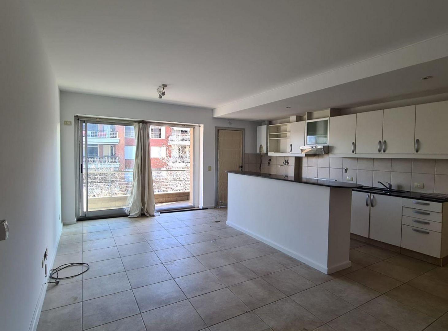 Foto de Departamento en Alquiler · 2 amb · Jardines de San Isidro · Cochera, imagen 3