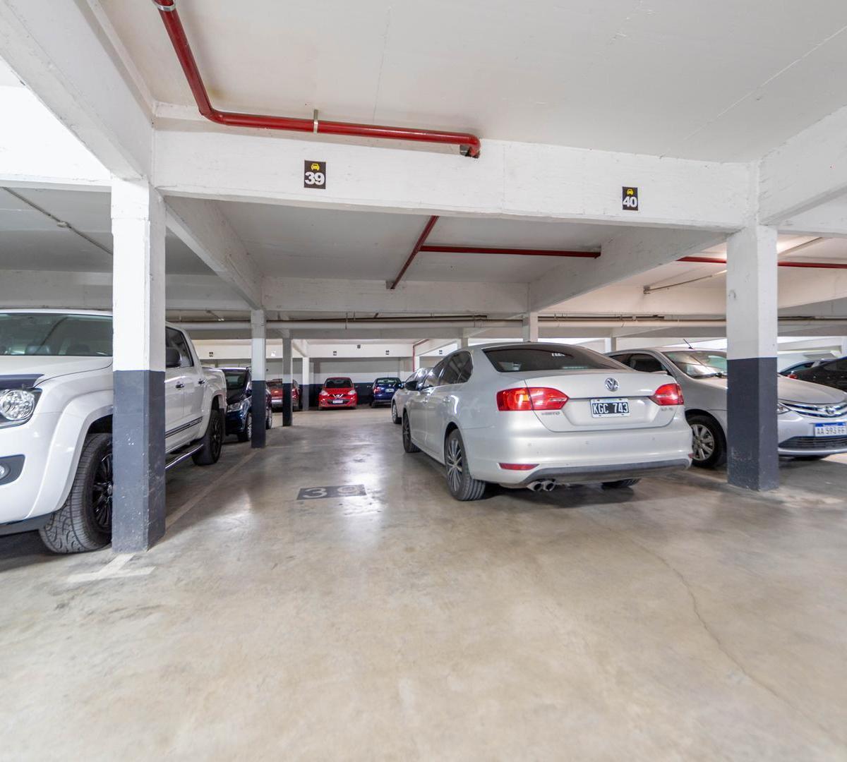 Departamento de 2 Ambientes y 2 Cocheras en Torres Moreno I 3
